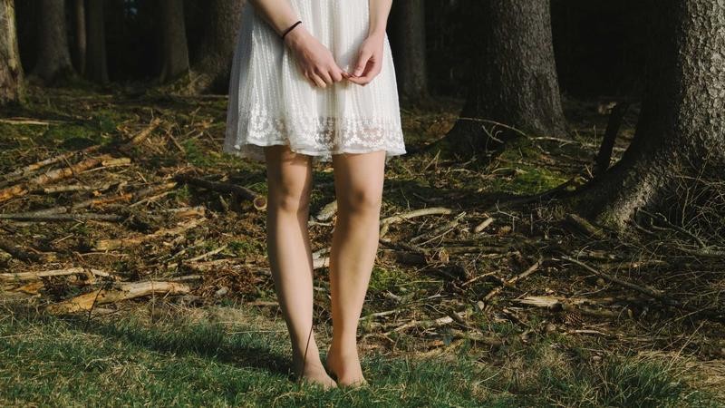伊人婷婷涩六月丁香七月：时光流转中的诗意与情感交织